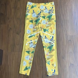 ZYIA Reflective Light N Tight Yellow Floral Leggings Size 4